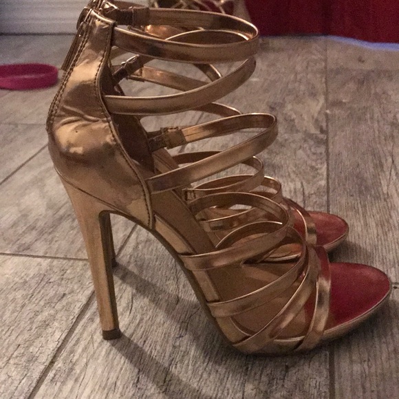 Very nice heels worn twice - Picture 3 of 4